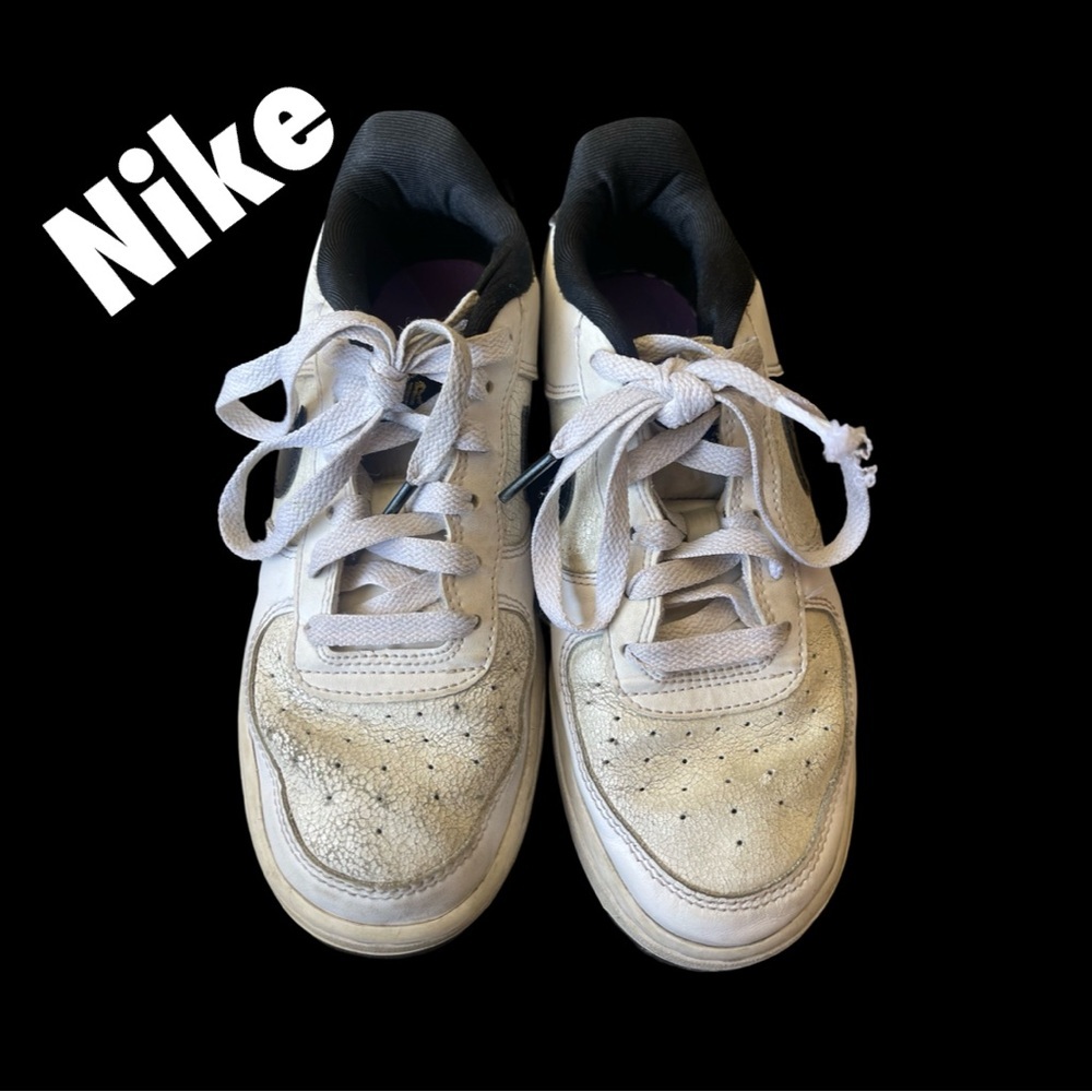 Kids Nike Air Force 1 black/white size 4Y